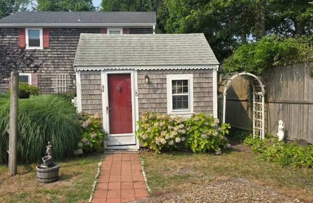Cottage style studio unit for one adult only. photos photos