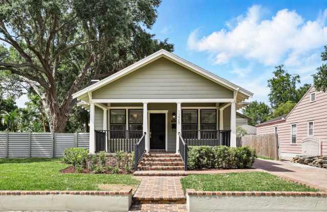 Charming Orlando Bungalow with Oversized Yard, Parking  Lawn Service Included photos photos