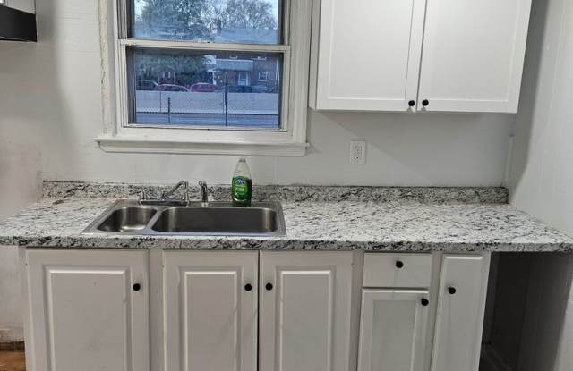 Charming row home in Chester, voucher holders welcome! Gallery 4