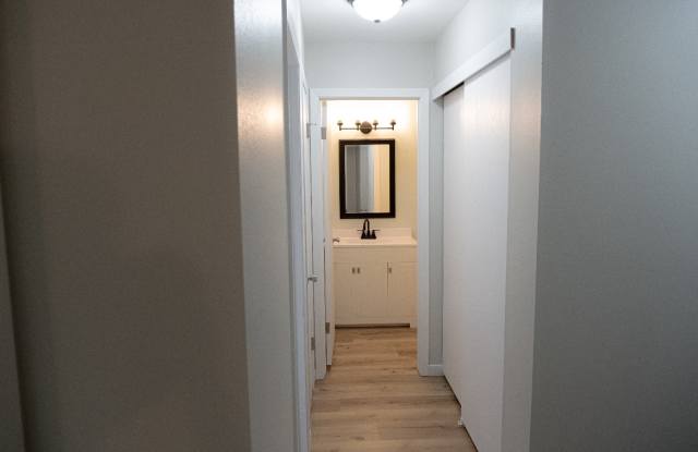 5835 Cambridge Circle Gallery 3