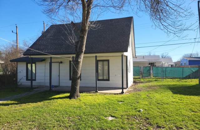 2 story cottage ready for moe-in - 2414 Texas Avenue, San Antonio, TX 78228 2 story cottage ready for moe-in - 2414 Texas Avenue, San Antonio, TX 78228