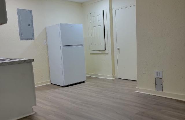 1206 Mc Innis Avenue - B - 1206 Mc Innis Avenue, Hattiesburg, MS 39401