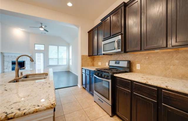 5221 Pinewood Drive Gallery 4
