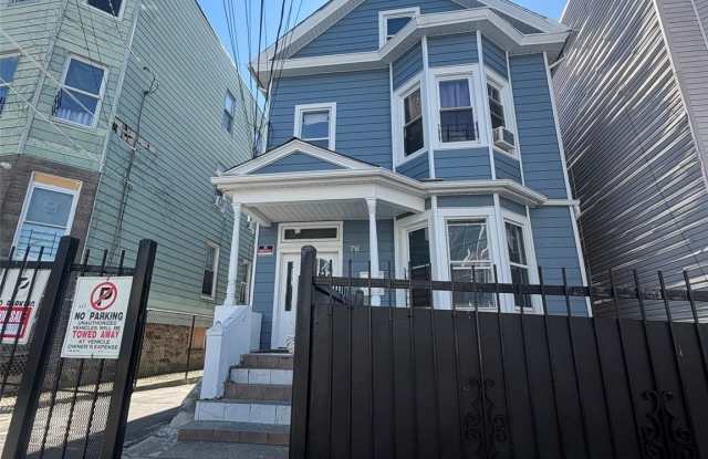 78 Maple Street Gallery 1