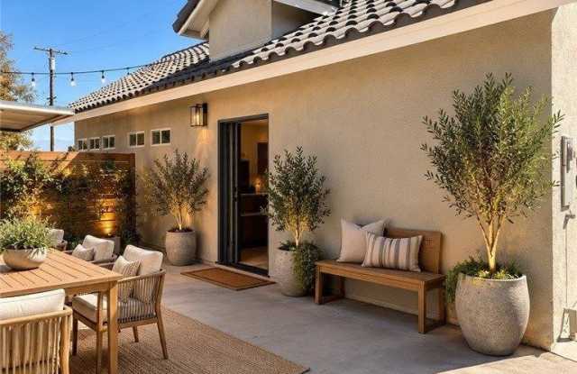2348 Angelcrest Drive Gallery 1