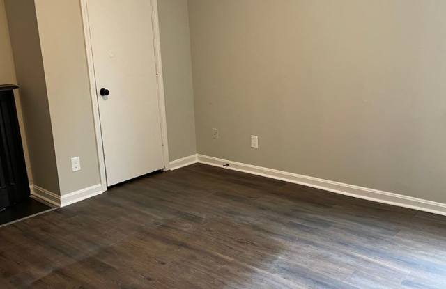 Newly Renovated 2 Bedroom House in Shelby Park Gallery 4