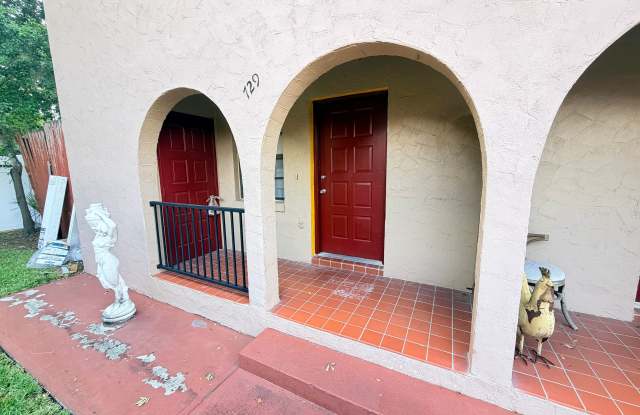 Updated 2-Bedroom Apartment | Prime Lakeland Location | Near Downtown & Hospitals photos photos Updated 2-Bedroom Apartment | Prime Lakeland Location | Near Downtown & Hospitals photos photos