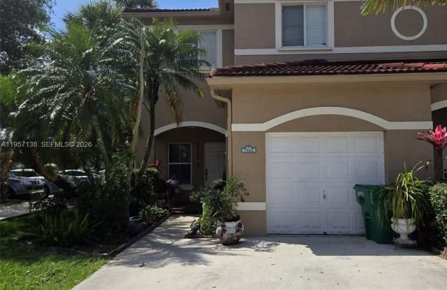 7662 N Southwood Cir photos photos