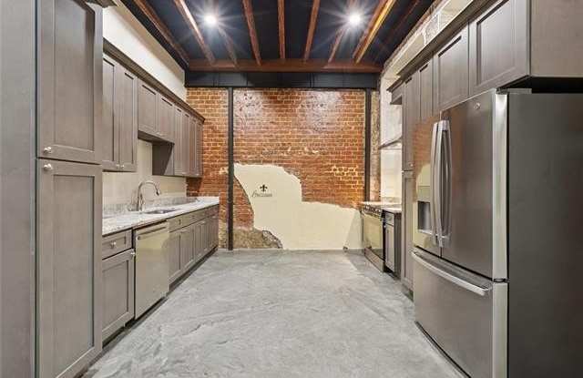 137 CARONDELET Street Gallery 3