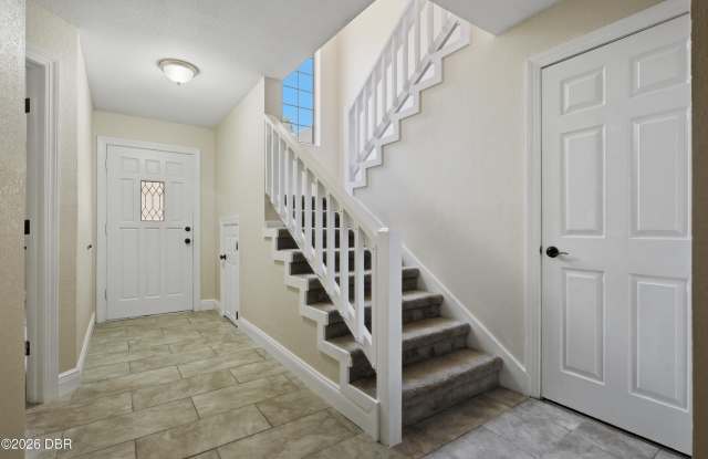 44 Captains Walk Gallery 4