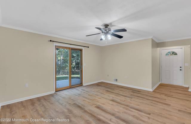 134 Whispering Oaks Way Gallery 2