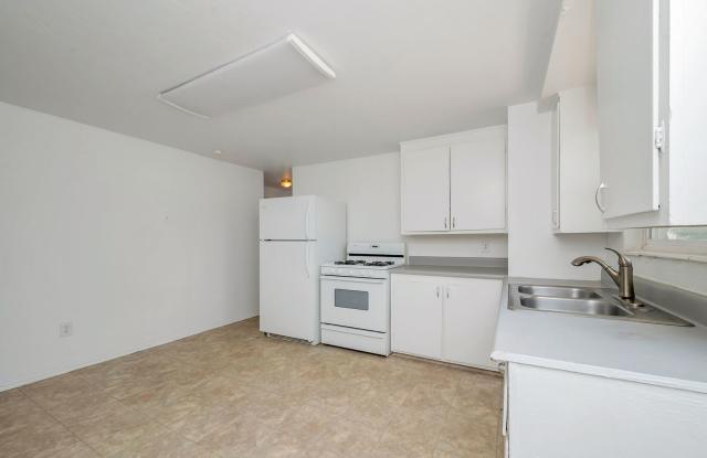 West Jordan Duplex w carport AVAILABLE NOW!! Gallery 4