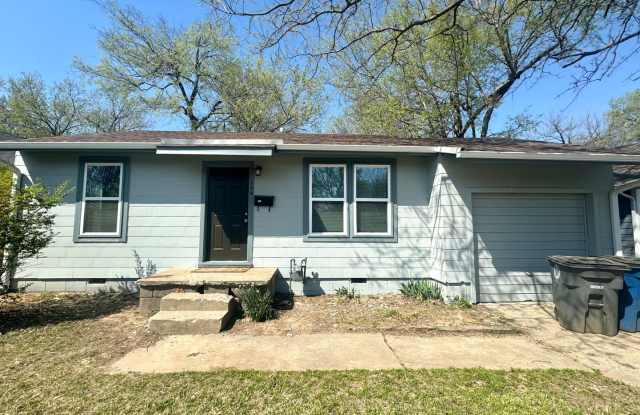 Charming 2 bedroom, 1 bathroom home located in Tulsa near TU! - 164 North Florence Avenue, Tulsa, OK 74110