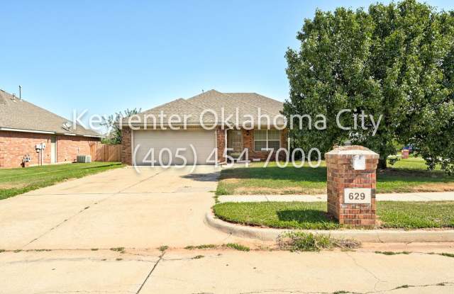 Charming Mustang Home with Garage, Fenced Yard & Modern Amenities photos photos