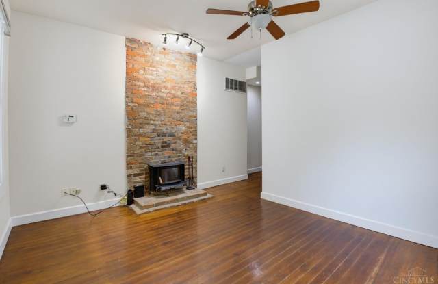 760 Straight Street Gallery 3