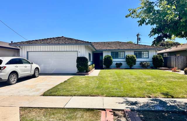 AVAILABLE NOW! Spacious 3 bed 2 Bath home in South Salinas! photos photos