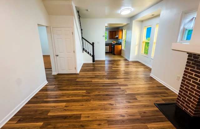 Spacious 5-Bedroom Single-Family Home with Finished Basement & Expansive Yard Gallery 3