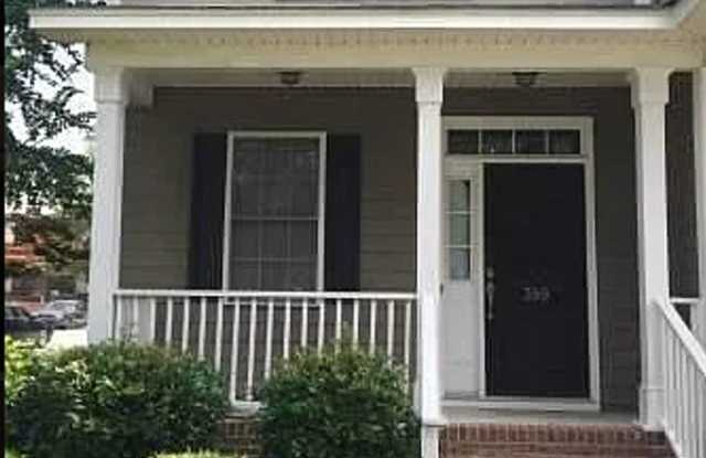 A Fireplace, Hardwood Floors & the Comforts of a Spacious 2BR/2.5BA Townhome in Columbia!! Gallery 3
