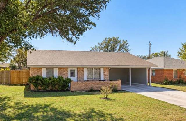 COMING SOON! | Cozy 3 Bedroom Home + Near Goodfellow Air Force Base! photos photos