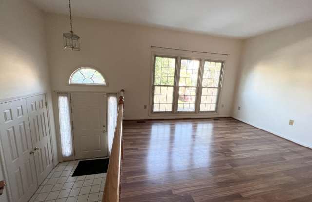 2134 KINGS GARDEN Way Gallery 3