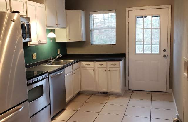 103 Parrish St - 103 Parrish Street, Martin, TN 38237