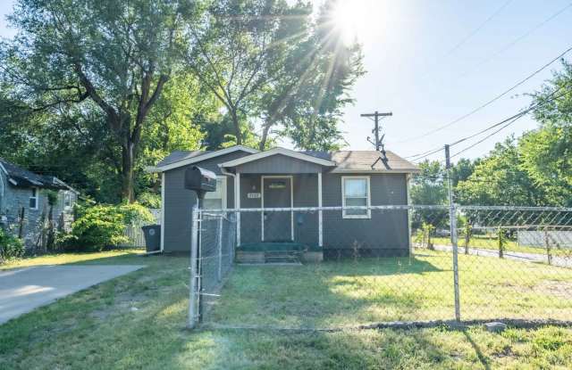 1 Bed | 1 Bath | $875 | Available in August photos photos