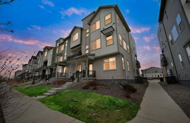 Spacious 4BR Roofdeck Townhome in Broomfield photos photos