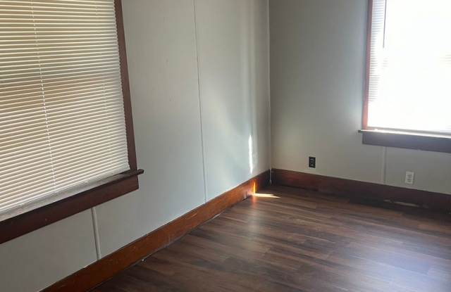 $825 - 2 bed 1 bath - Single Family Home Gallery 3