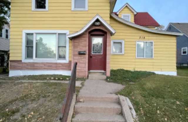 318 9th Ave S - 318 9th Avenue South, St. Cloud, MN 56301