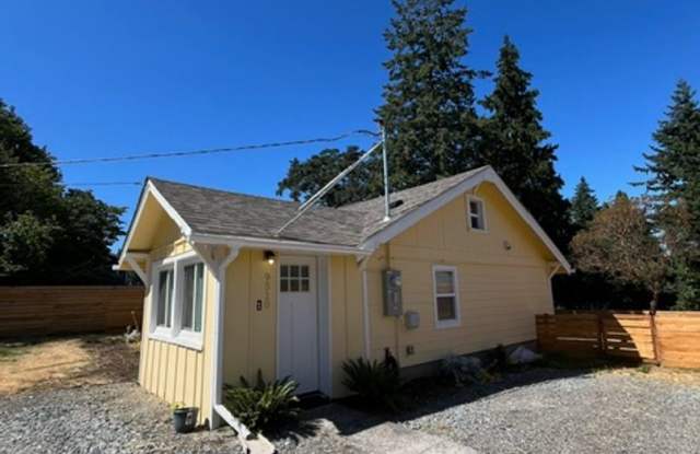 Charming Retreat: Fully Remodeled 3 Bed, 2 Bath Home on an Expansive Fully Fenced Lot! - Military Discounts! photos photos