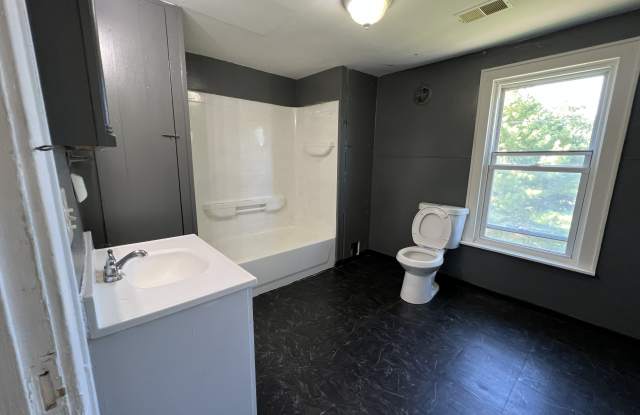 4478 Clarence St Gallery 2