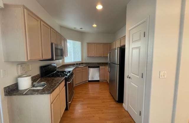 Nice single story, 3 bedroom, 2 bath plus 2 car garage home Gallery 3