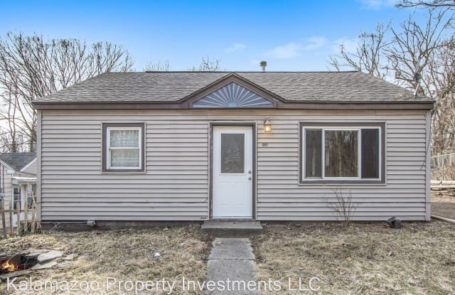 221 Wallace Ave - 221 Wallace Avenue, Kalamazoo, MI 49048