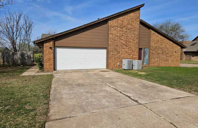 (3) Bed/(2) Bath West Norman Duplex! Available NOW! photos photos