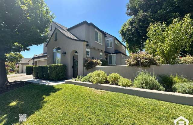 Gorgeous and Spacious 4BR/3BA Home in Petaluma photos photos