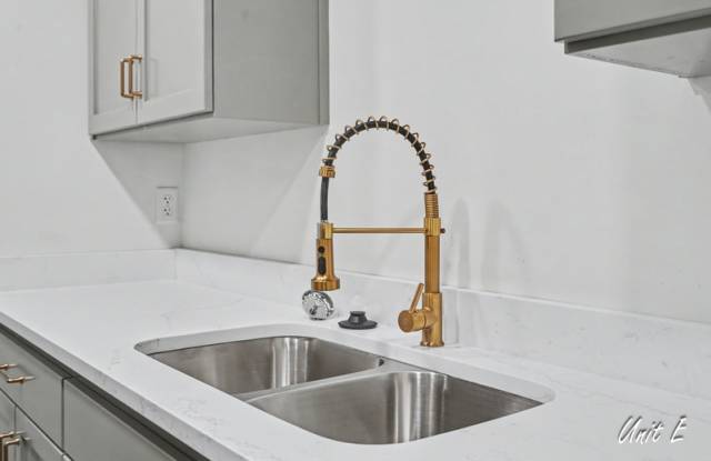 2901 University Drive - E Gallery 3