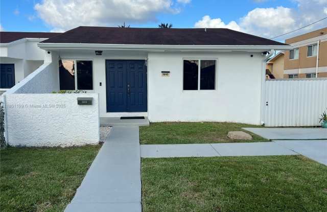3815 SW 89th Ave photos photos