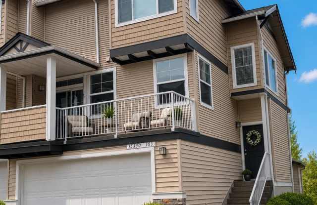Beautifully updated end-unit townhome just one block from Progress Lake. photos photos