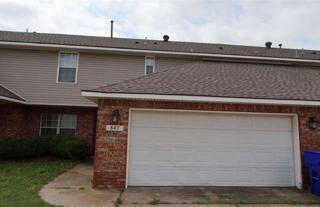 847 Rambling Oaks Gallery 1