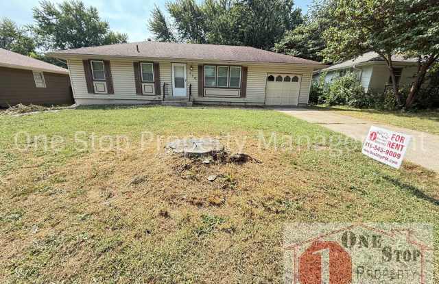 Cozy 3 Bedroom, 1 Bathroom, 1 car garage in Blue Springs! - 110 Southwest Moore Court, Blue Springs, MO 64014