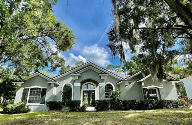 Beautifully Renovated 4/3 Home ~ East Orlando ~ Fenced Yard ~ No HOA! Gallery 1