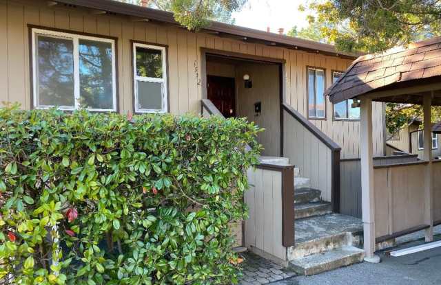 2 Bed 1.5 Bath Condo In Moraga *Remodeled* - 1970 Ascot Drive, Moraga, CA 94556