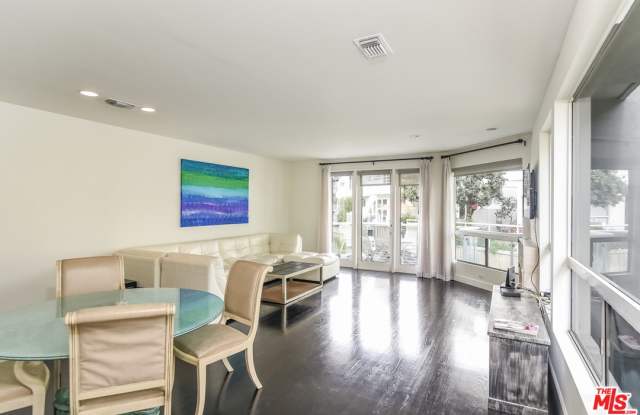 660 HARBOR Gallery 3