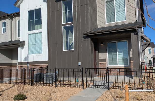 450 Millwall Circle photos photos