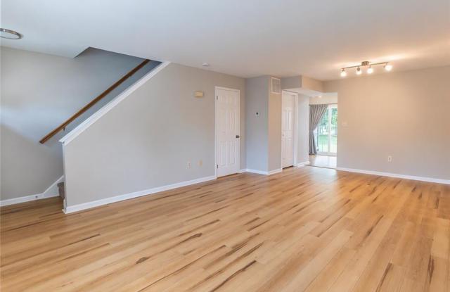 104 Empire Court Gallery 3