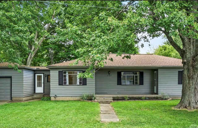 Charming 3 BR / 2 BA Single-Family Home in North Hampton – Water Included! Gallery 1