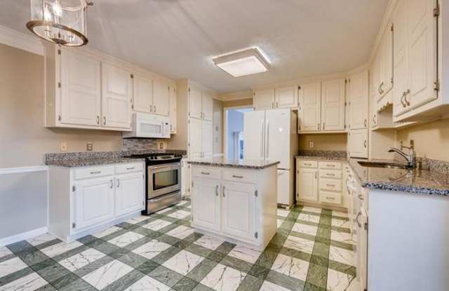 1384 Claredon Drive Northwest Gallery 4