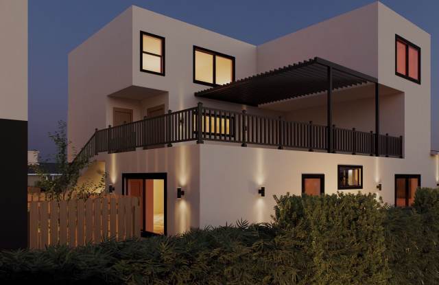 Huge 6 Bed / 3 Bath Next to SDSU with In-Unit Laundry and Shared Backyard Gallery 3