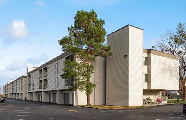 Large 1 & 2 Bedrooms available, PET FRIENDLY! Gallery 2