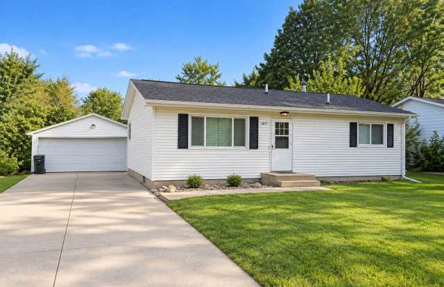 3-Bed House - 1417 Starview Dr in Cedar Falls Gallery 1